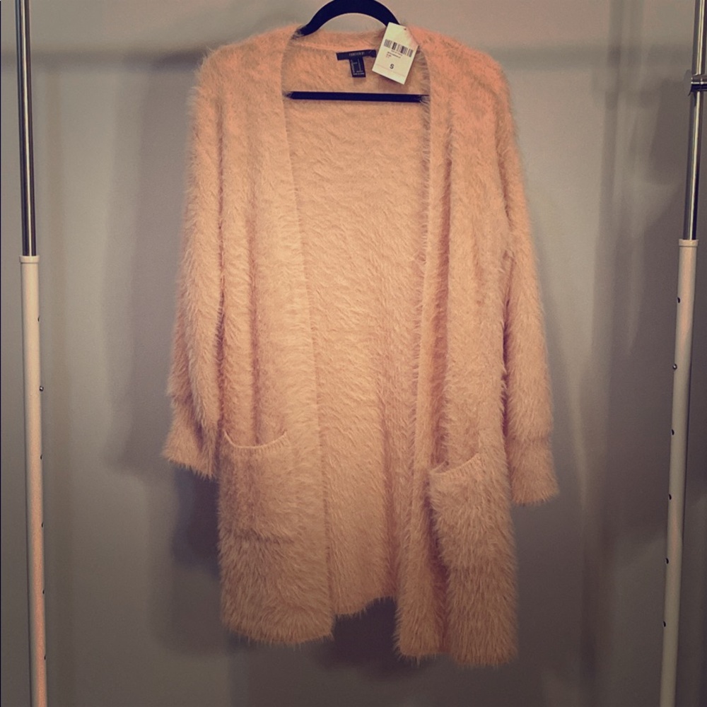 Fuzzy light pink duster w/pockets